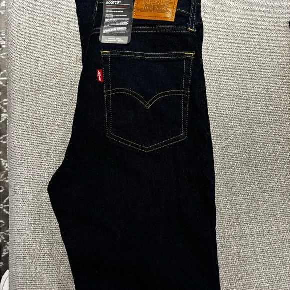 NWT LEVIS 725 HIGH RISE BOOTCUT WOMEN'S JEANS - Picture 4 of 9